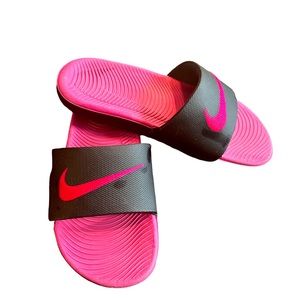 Perfect condition Nike Slides (shoes just wiped down no stains!)